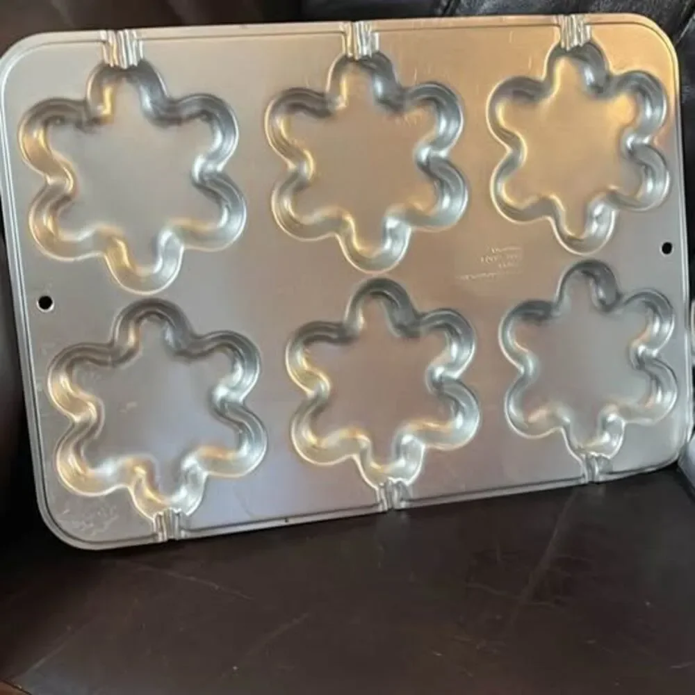 Wilton Star and Snowflake candy pops pans